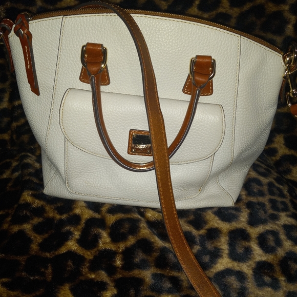 Dooney & Bourke Handbags - DOONEY & BOURKE PURSE
